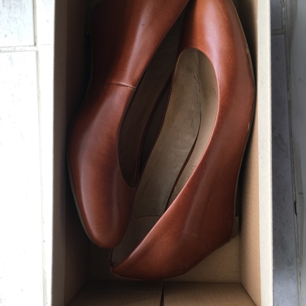 Shoes - Picture 6 of 7